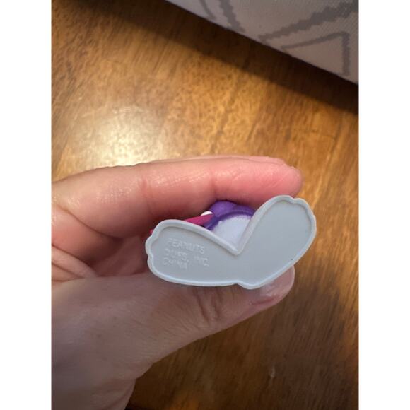 Vintage Whitman's Joe Cool Snoopy Valentines PVC Keychain/Clip-on Peanuts - Picture 4 of 4